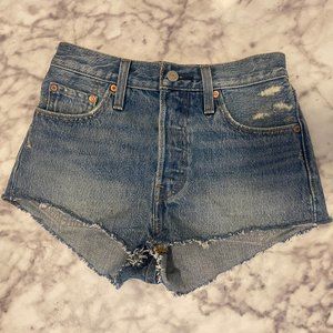 501 High Rise Levi Shorts W25